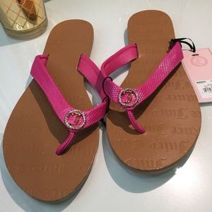 size medium (7/8) Flat Sandals